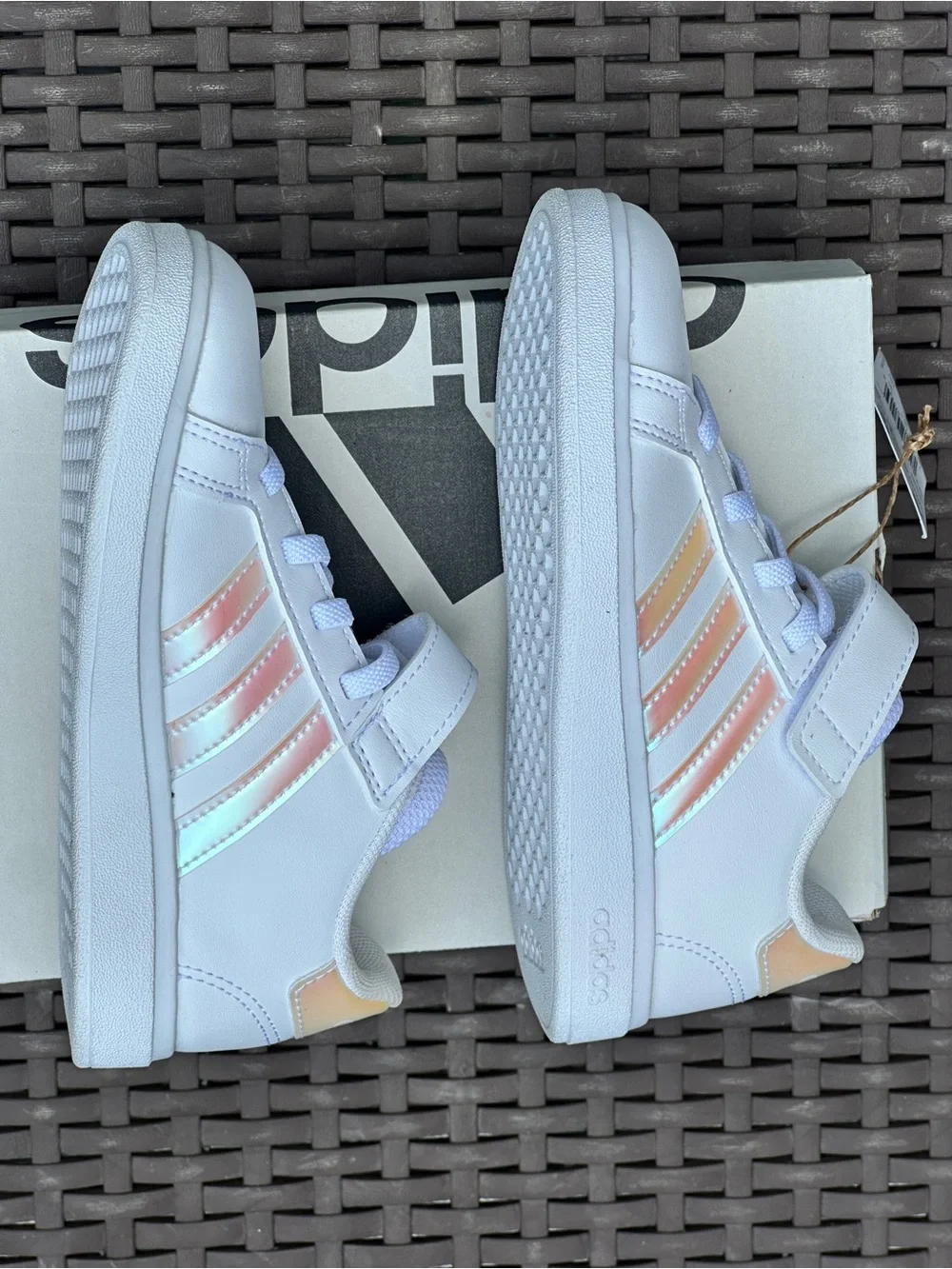 NEW Adidas Unisex Little Kids Grand Court 2.0 Low Casual Sneaker Youth 12K (12C)